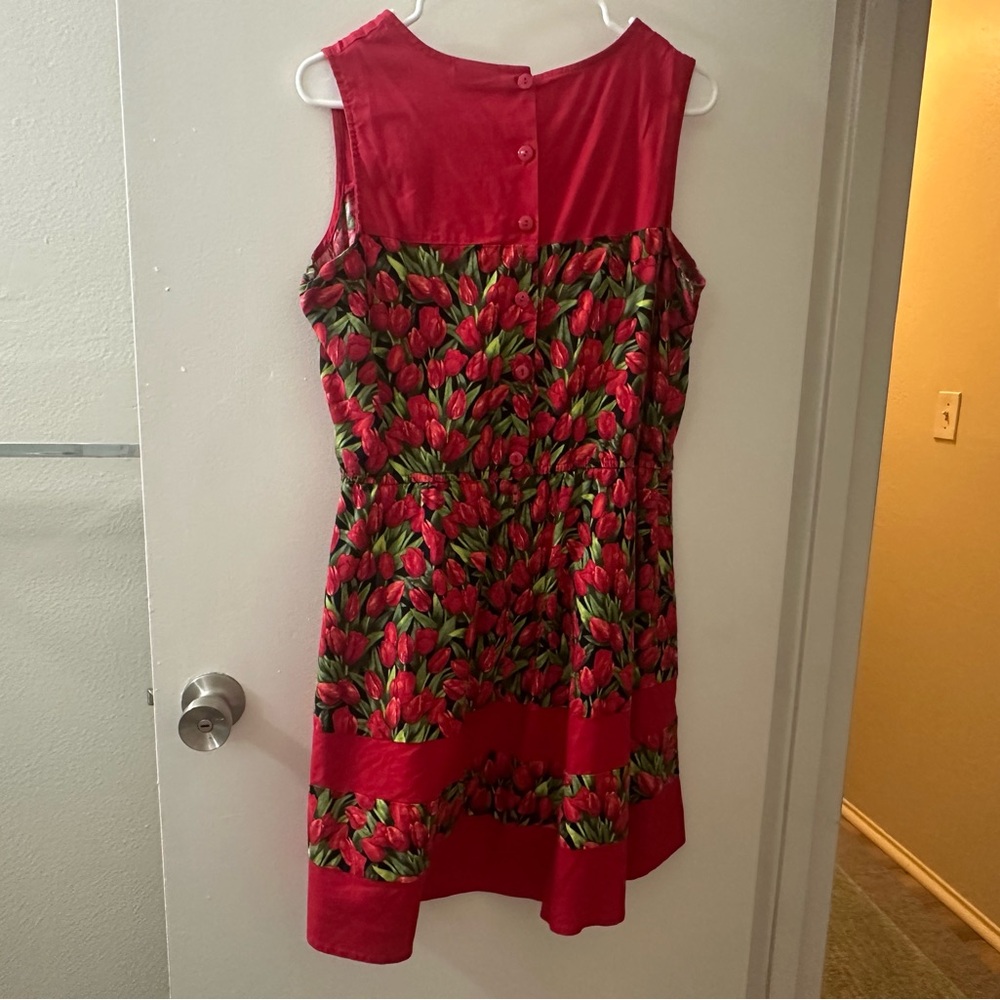 Retrolicious Red and Green Tulip Midi Dress - Picture 7 of 9